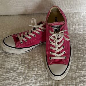 Converse Chuck Taylor’s Fuchsia Low-Top Sneakers